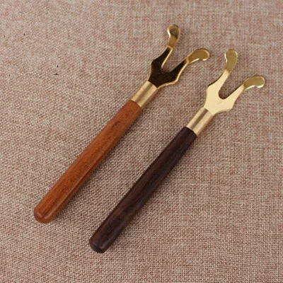 

Держатель для кастрюль из сандалового дерева с медным покрытием