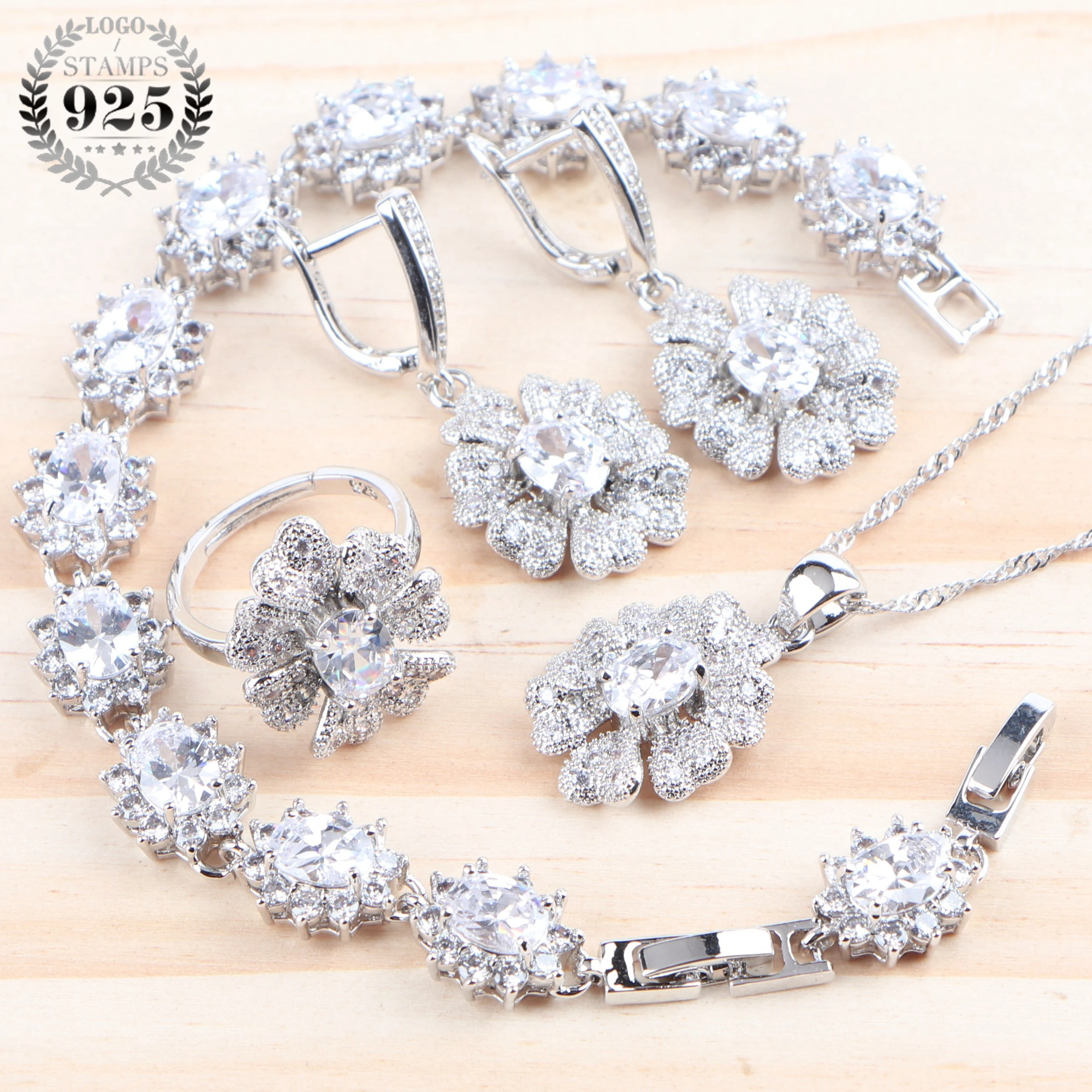 Набор женских ювелирных изделий из серебра 925 пробы с кубическим цирконием