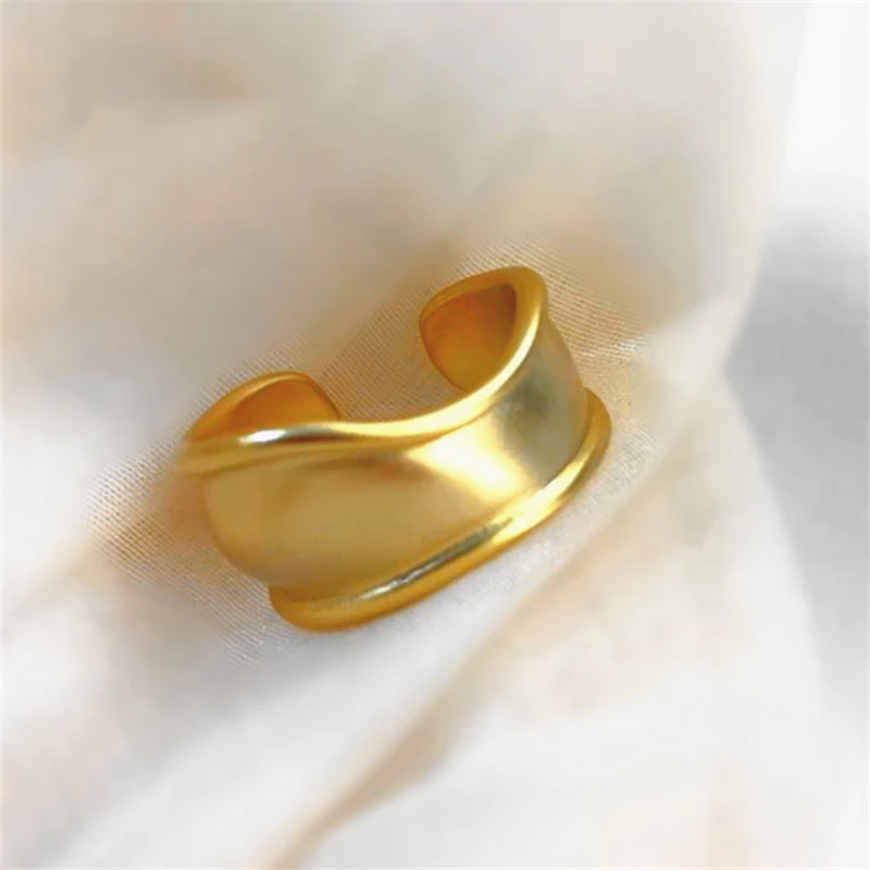 Кольцо женское из серебра 2020 пробы нестандартное гладкое крупное в Корейском