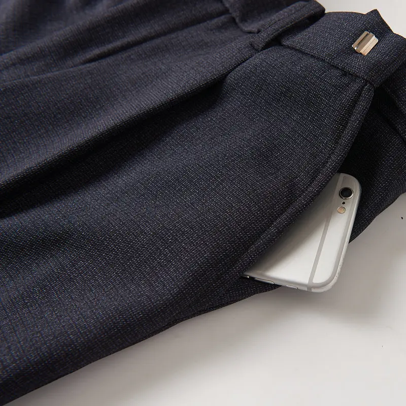 Костюм-двойка мужской из пиджака и брюк темно-серого цвета |