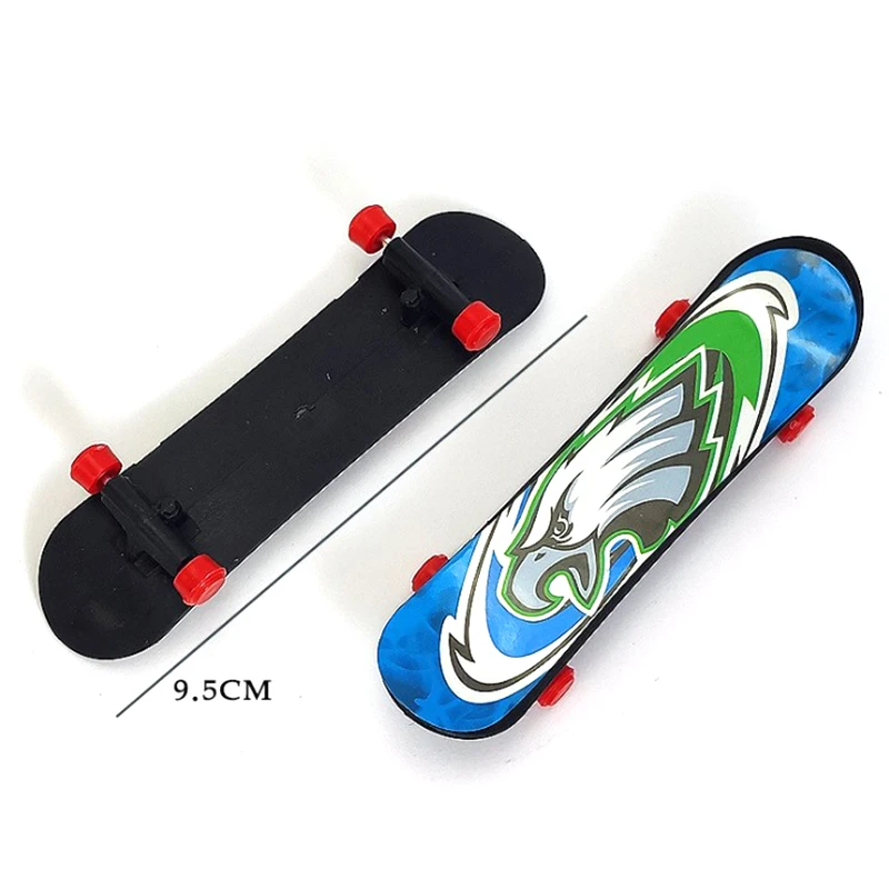 

1pc Mini Finger Skateboard Plastic Finger Skate Scooter Boys Mini Skateboard Toy Random Send
