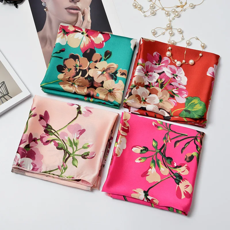 Шарф квадратный женский атласный маленький шелковый профессиональный