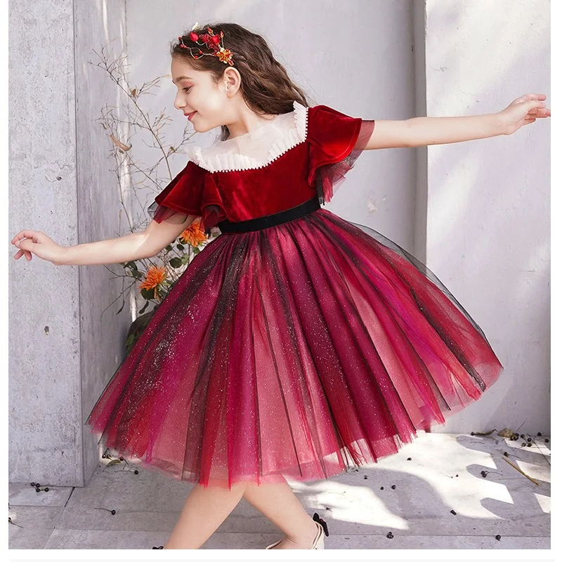 Бархатное платье для девочек с расклешенными рукавами новогоднее и