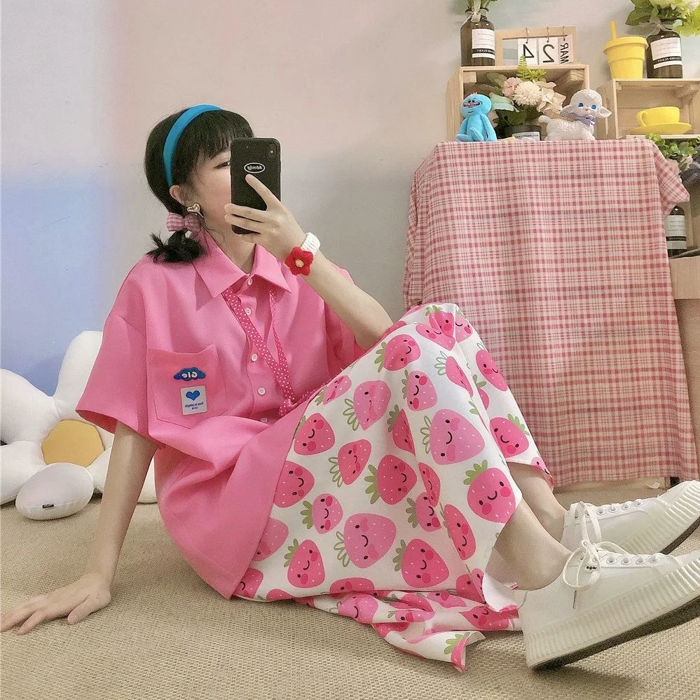 

Women Sets Pink Shirts Strawberry Printed Skirt Mid Calf Set Summer Sweet Harajuku Loose Kawaii Casual Simple Students 2pcs Ins