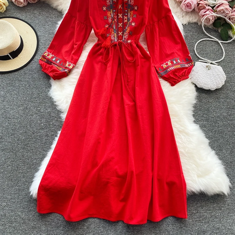 

Women Bohemian Beach Dress Spring Autumn Vintage Lantern Sleeve Embroidered Beach Dresses Ladies Elegant Boho Long Robe Vestidos