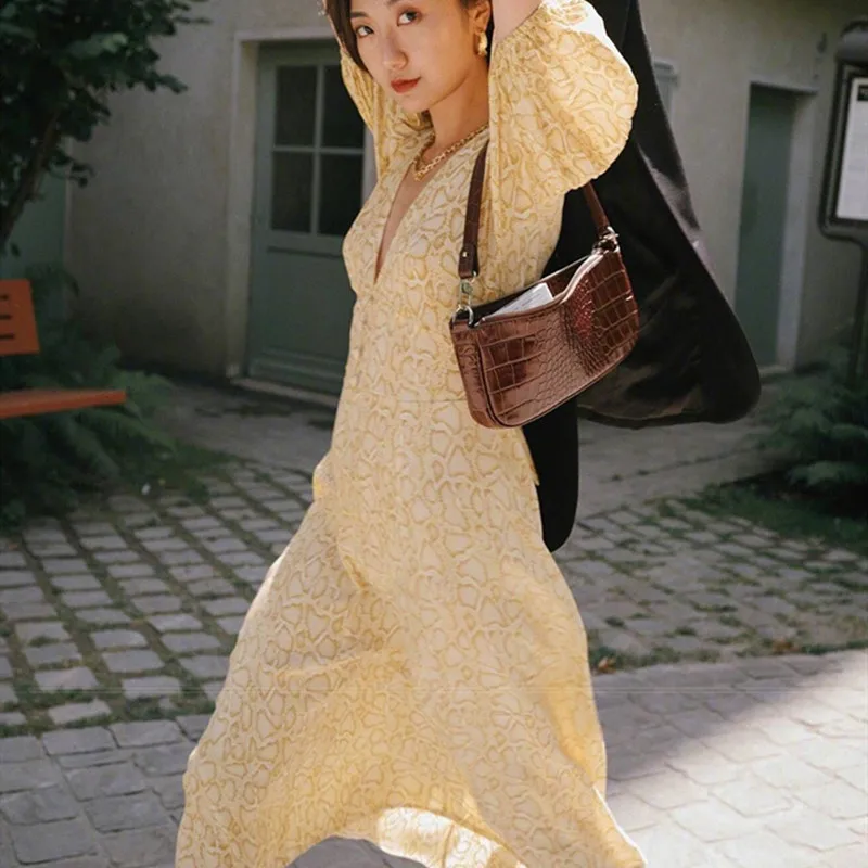 Платье миди женское с принтом змеиной кожи V образным вырезом и коротким