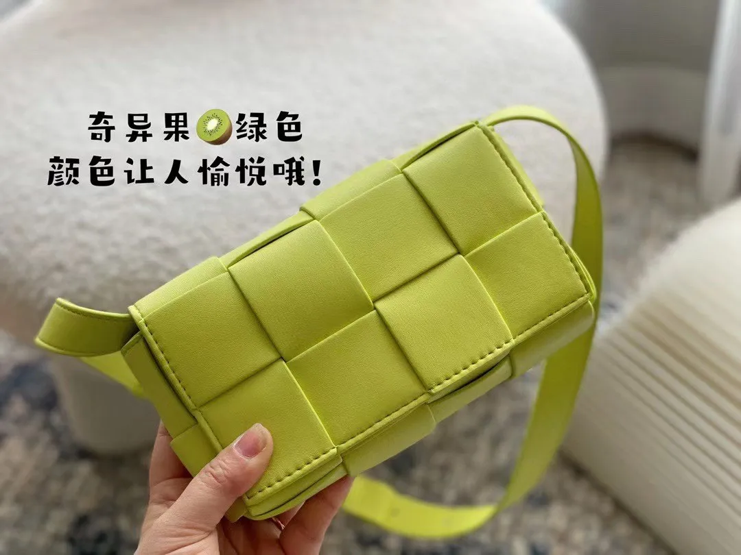 

2021 Genuine Leather Woven Chest Cassette Bag For Women Fashion Summer Wild Female Small Waist Belt Bags Ladies Party Purse Sac