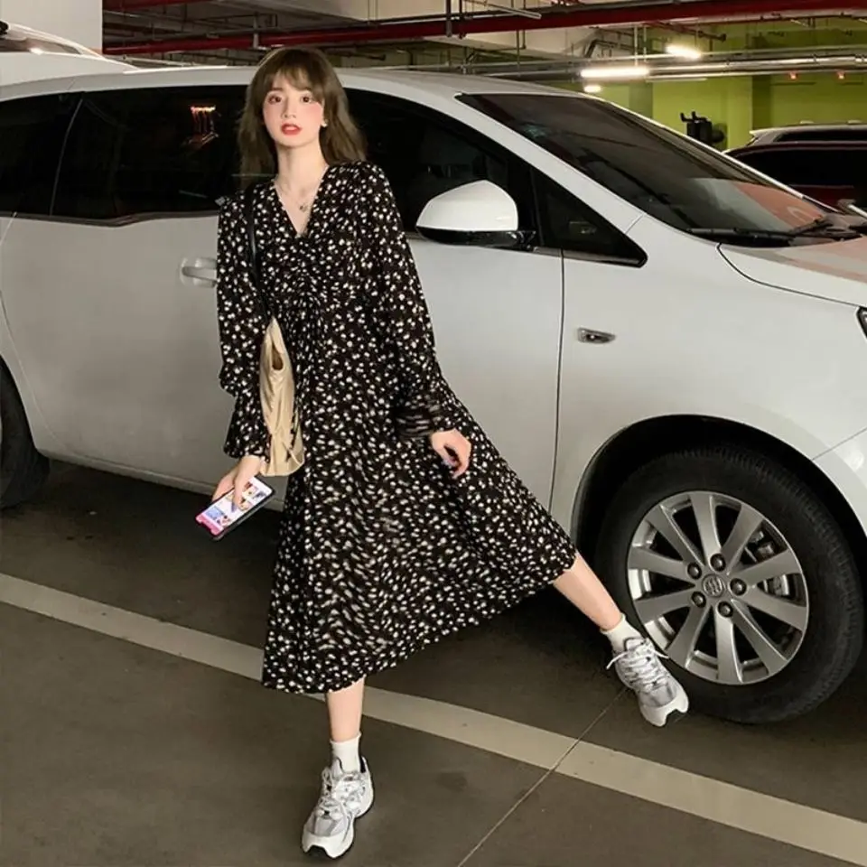 

Spring new long sleeve floral dress V-neck bubble sleeve dress