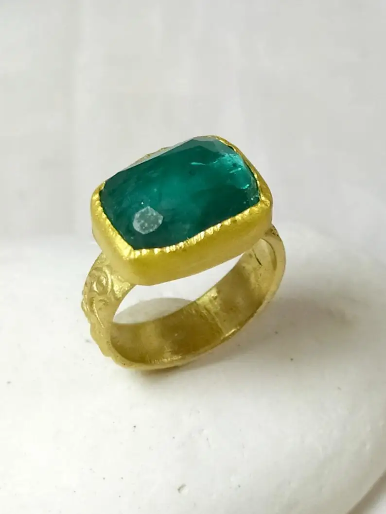 

Ethnic Paraba Emerald Green Tourmaline Ring Etched Tribal Pattern Gold-Plated Blue Tourmaline Ring Retro Woman's Jewelry