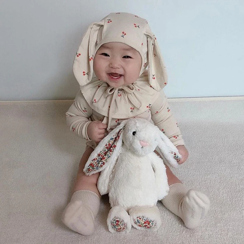 

Baby Clothes New Spring Pajamas Bag Fart Romper Cherry Lotus Leaf Collar Infant Baby Triangle Romper Send Rabbit Ears Hats 3-24M