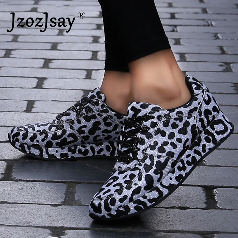 Женские кроссовки с леопардовым принтом повседневные на плоской подошве со