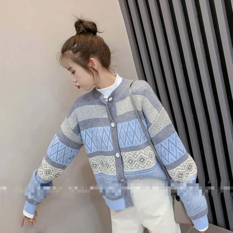 Женский свитер с круглым вырезом коричневый кардиган на пуговицах длинными