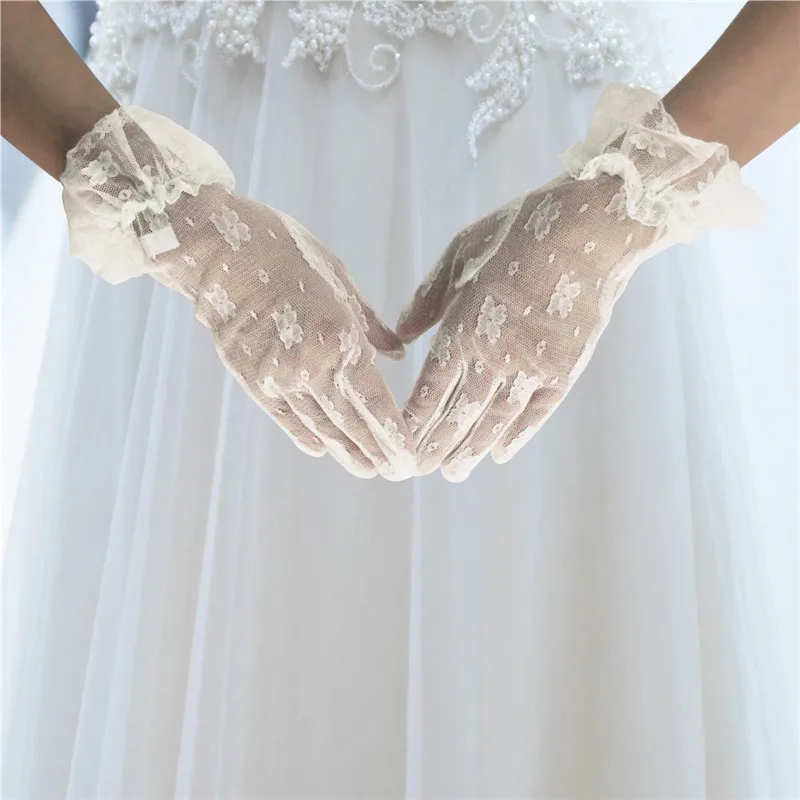 

Jovivi Women Elegant Short Lace Gloves Full Finger Wrist Floral Bridal Gloves for Wedding Prom Party Gloves White Beige Gloves