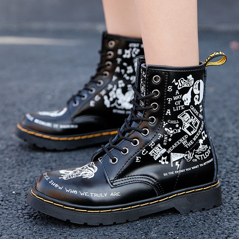 

2021 Women Boots Martens Graffiti Womens Ankle Boots Leather Cowboy Combat Boots Big Size 35-46 Leather Shoes
