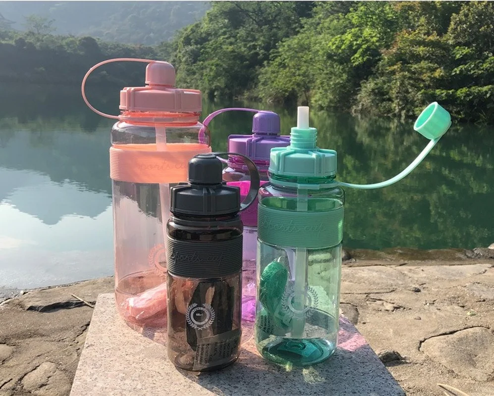

2021 New Simple Handy Cup Fashion Sports Water Cup Portable Fitness Large Capacity Straw Plastic Space Cup for Men and Women