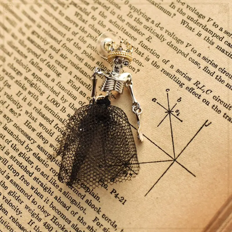 

Gothic Punk Wedding Couple Skull Earrings Black Dress Crown King Queen Asymmetric Skull Drop Earrings Skull Jewelry