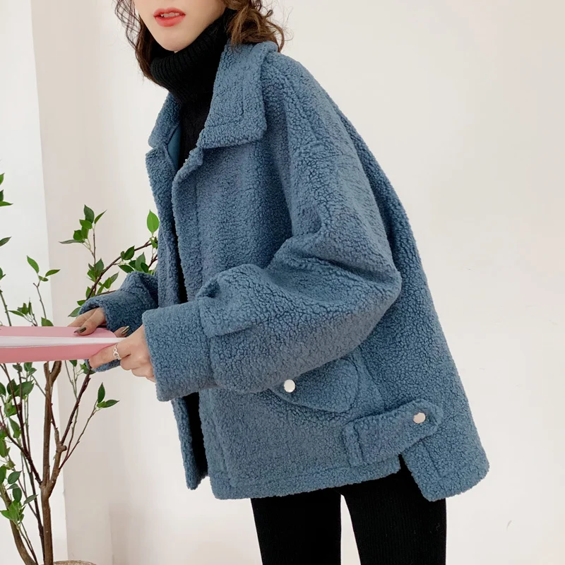 Женское короткое пальто из овечьей шерсти однобортное на осень и зиму 2019 |