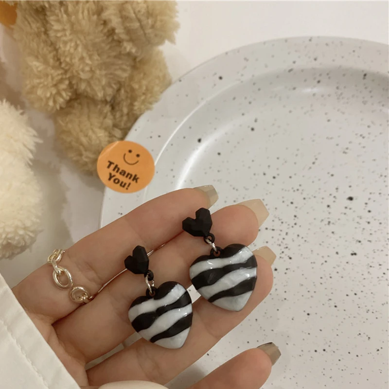 

Модные черные и белые серьги в виде рыбки-клоунка для женщин, милые серьги в виде сердечек, модные ювелирные изделия Ohrringe 2022