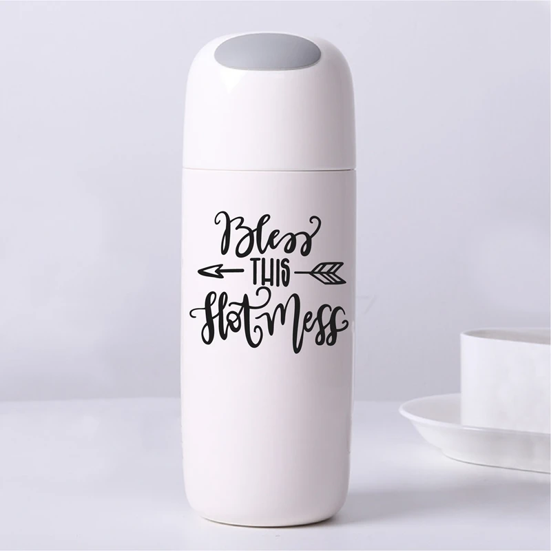 Виниловая наклейка с надписью «Bless this Hot беспорядок» Виниловая наклейка с надписью «Bless this Hot беспорядок»