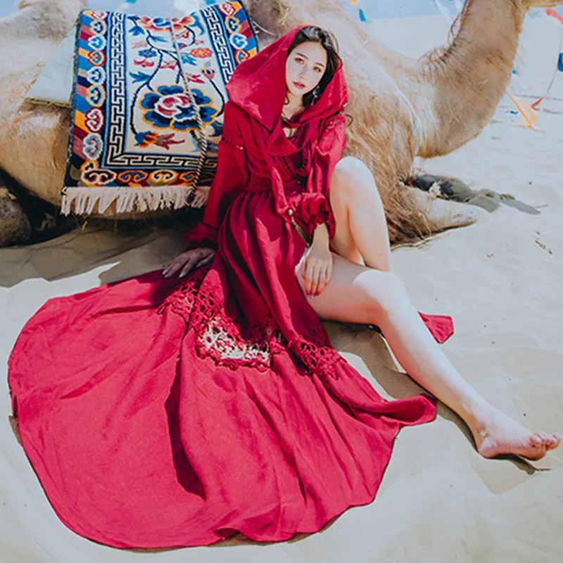 Женское длинное платье из хлопка и льна Красное ажурное макси с высоким разрезом