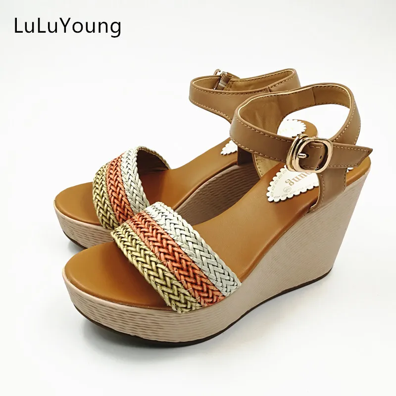 Женская летняя обувь босоножки на танкетке высоком каблуке туфли платформе и с