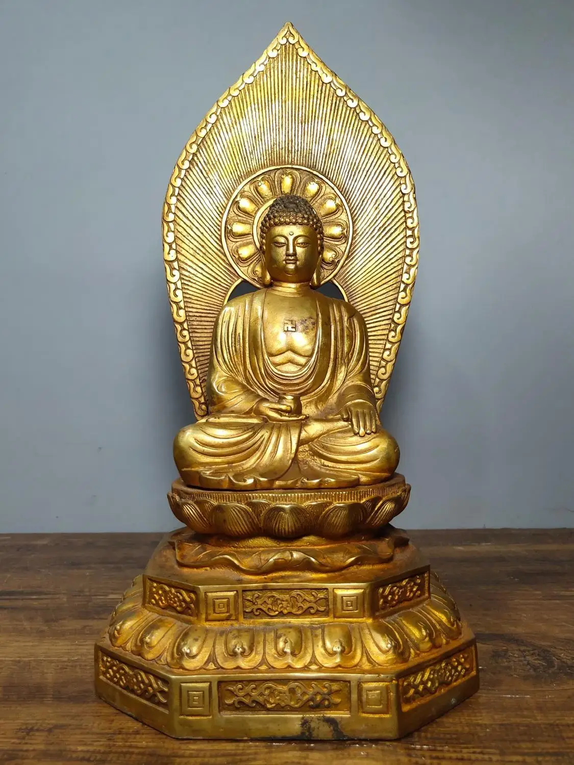 

Тибетский буддистский храм бронза статуя Будды Шакьямуни татхагата Будда enenshrine the Buddha