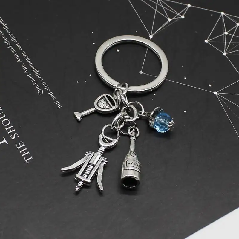 Брелок для ключей с красным бокалом |