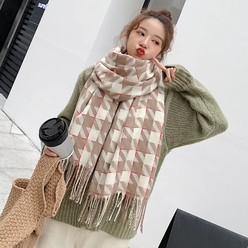 Женский шарф из искусственного кашемира длинный теплый в трехмерную клетку с