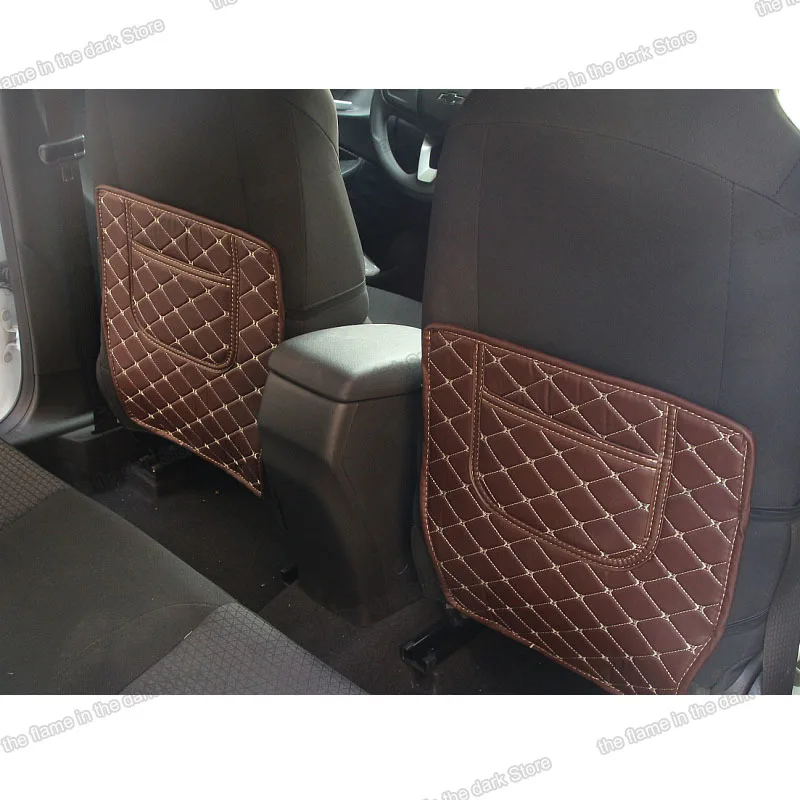 barato Lsrtw2017 Fibra De Couro Assento De Carro Volta Braço Capa Anti-pontapé Protetor Esteira Para Chevrolet Cavalier Onix 2020 2021 Acessórios
