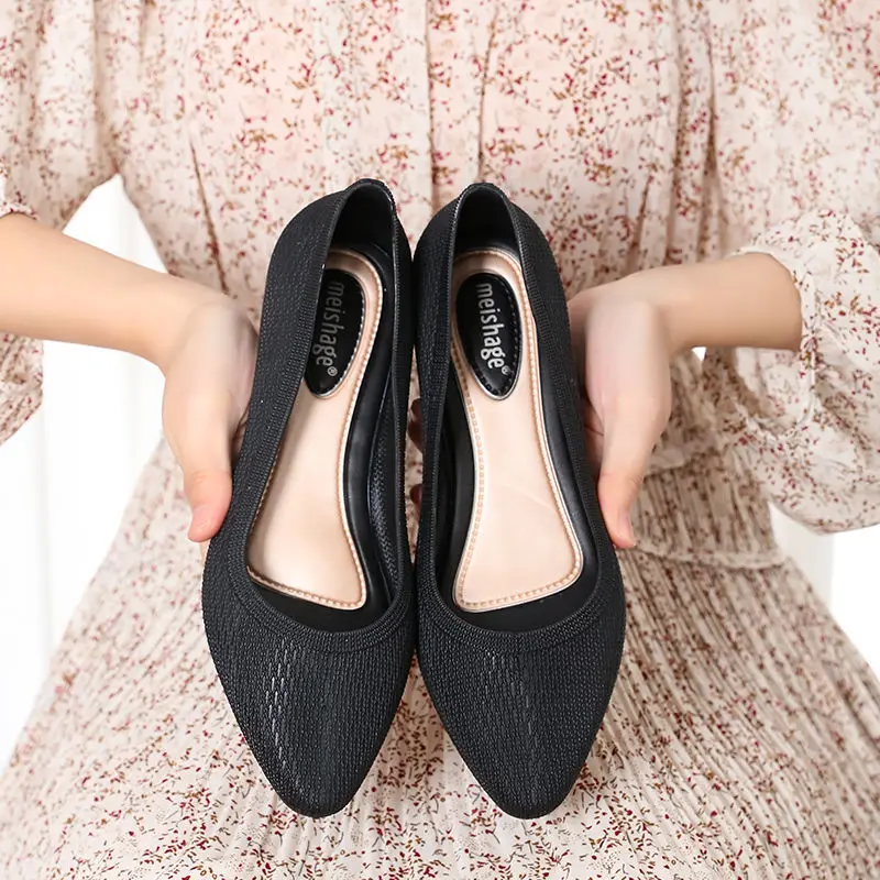 

New Fashion Women's Summer Sandals Shallow Mouth Slope Heel Non Slip Single Shoes Plastic Waterproof Shoes Leisure Jelly Shoes