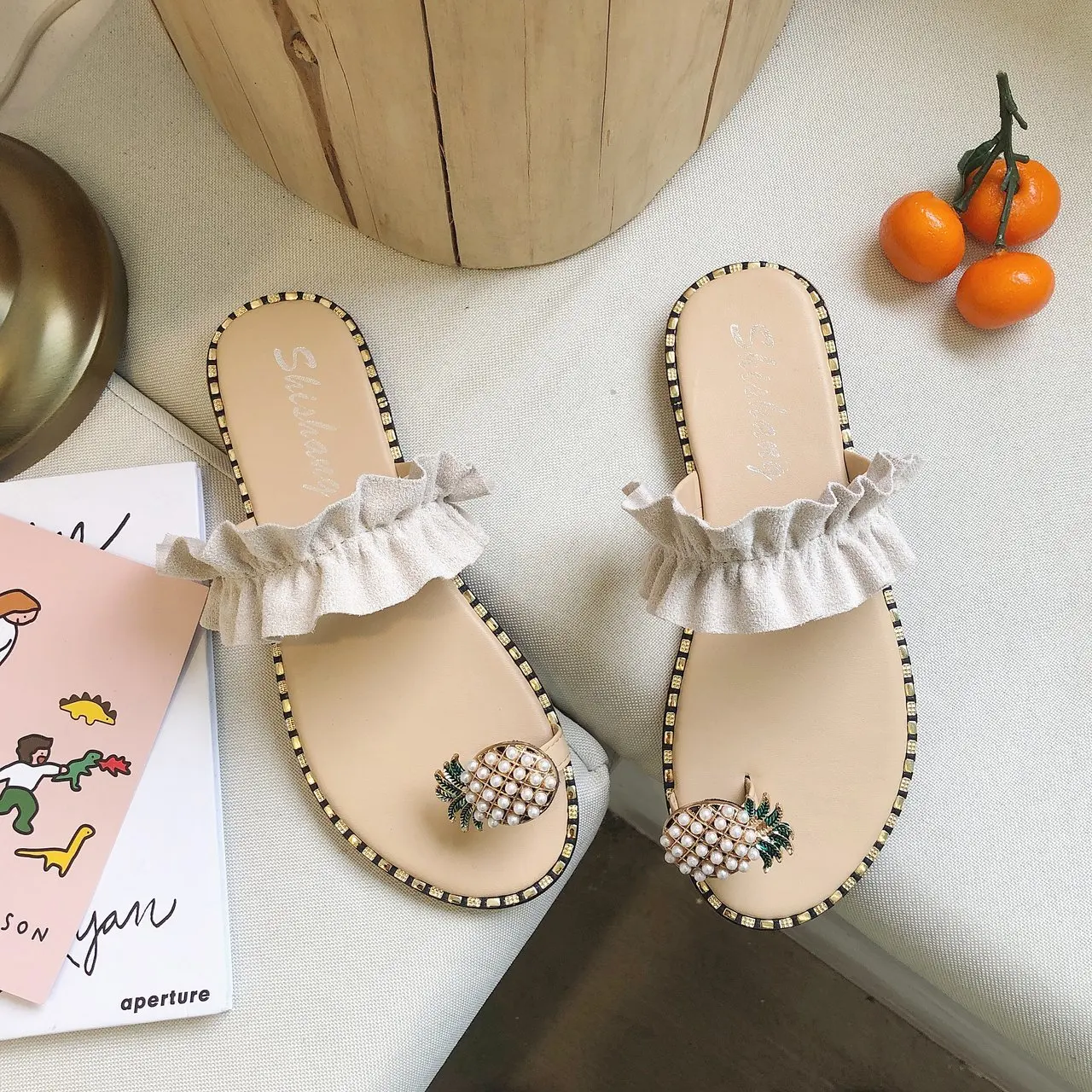 

Plus Size 42 New Design Women Clip Toe Fruit Pineapple Flat Pleated Pearl Slippers Female Outdoor Bohemian Shoes Chaussure Femme
