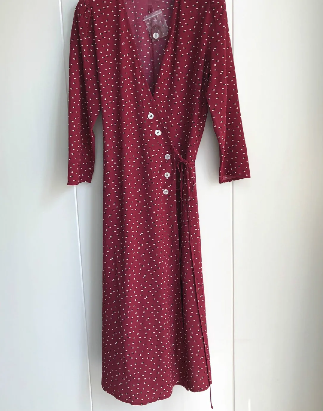 Платье женское с запахом французское двубортное средней длины глубоким