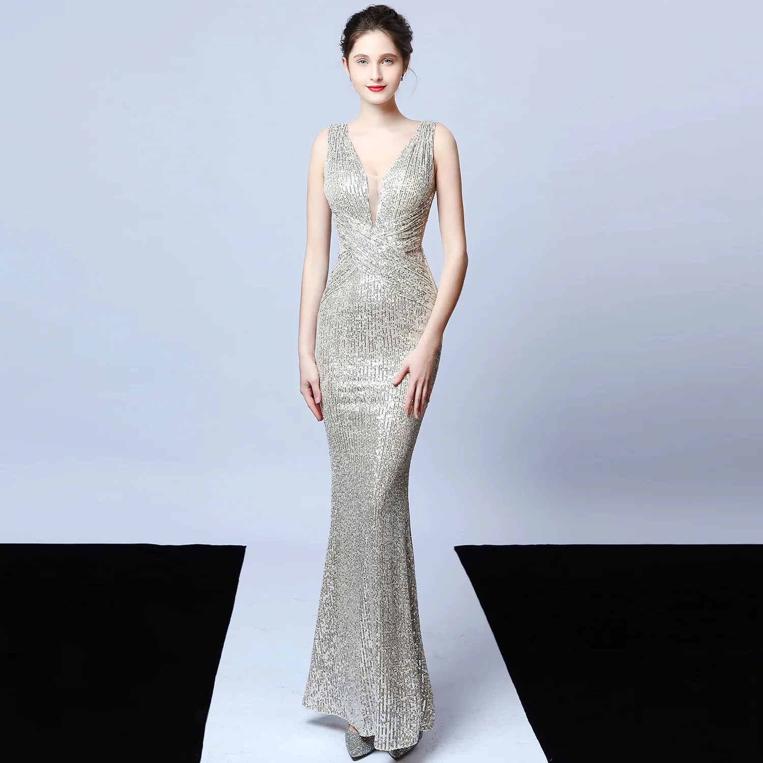 

The New European And American Banquet Temperament Is Elegant Long-Sleeved Sequined Aura Queen Fishtail Evening Dress