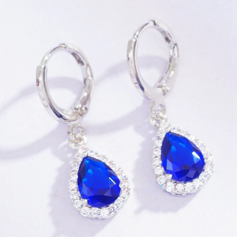 Серьги кольца с фианитами женские изящные висячие украшения в форме капли воды