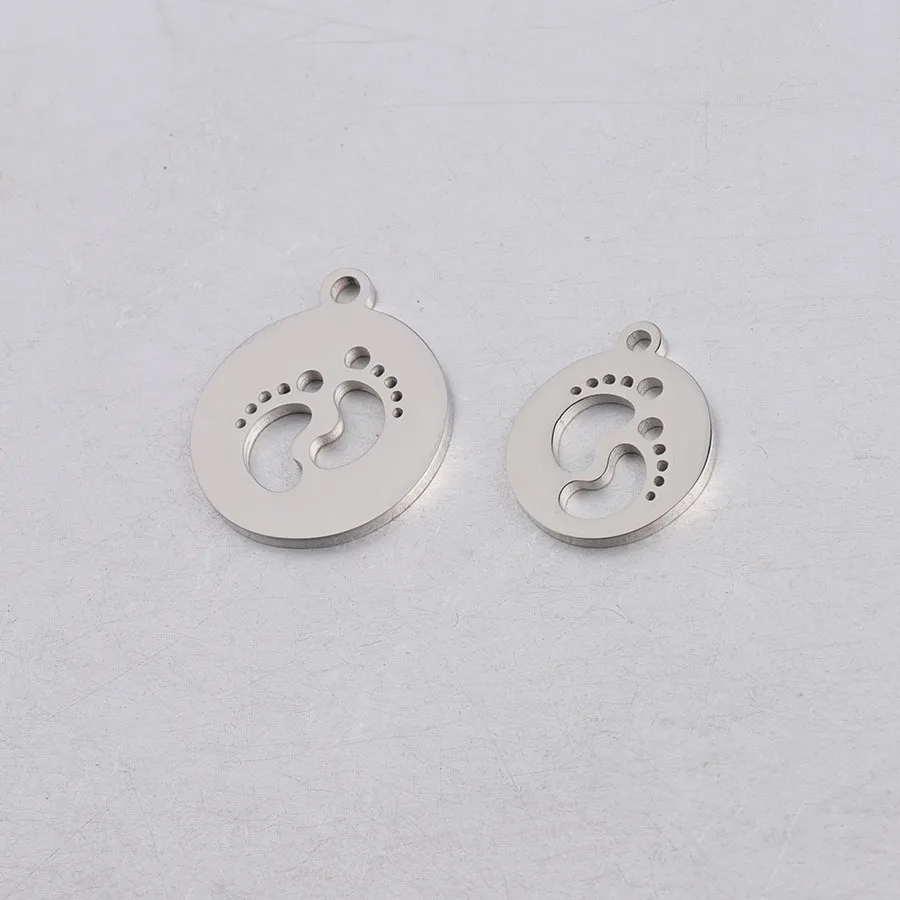 

Fnixtar 20Pcs/Lot 15 19mm Round Hollow Baby Feets Charms Mirror Polish Stainless Steel Charms For DIY Making Necklaces Bracelets