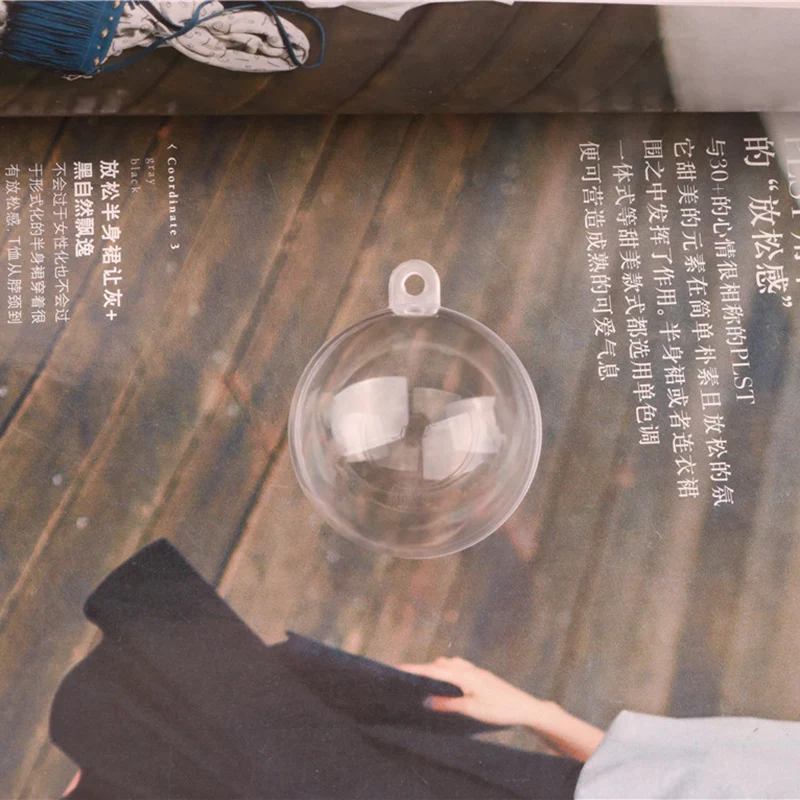 Модное платье с цветочным принтом украшением в виде кристаллов брелок