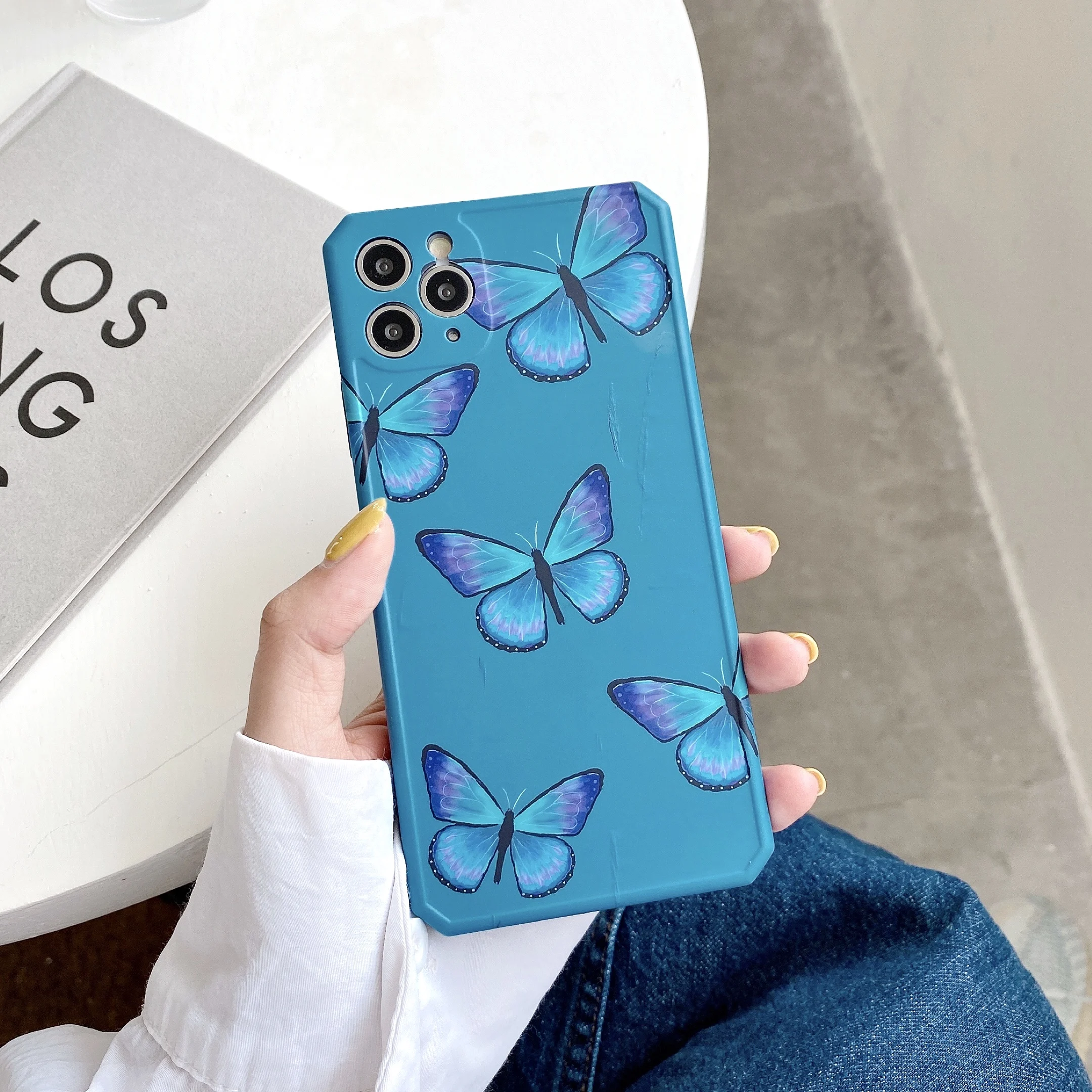 

The blue and purple butterfly pattern is suitable for iPhone 11 and iPhone 12 series mobile phone cases
