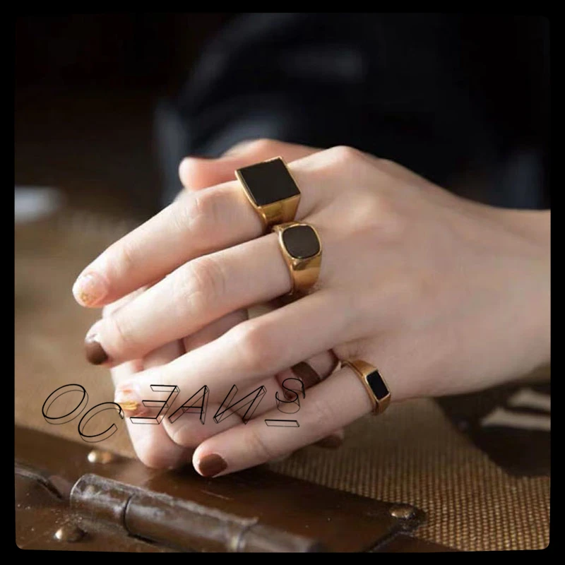 

SexMara 20FW New Punk Plaid wide version Exaggeration Glossy Index Finger Ring for Women Men Girls Jewelry Gifts