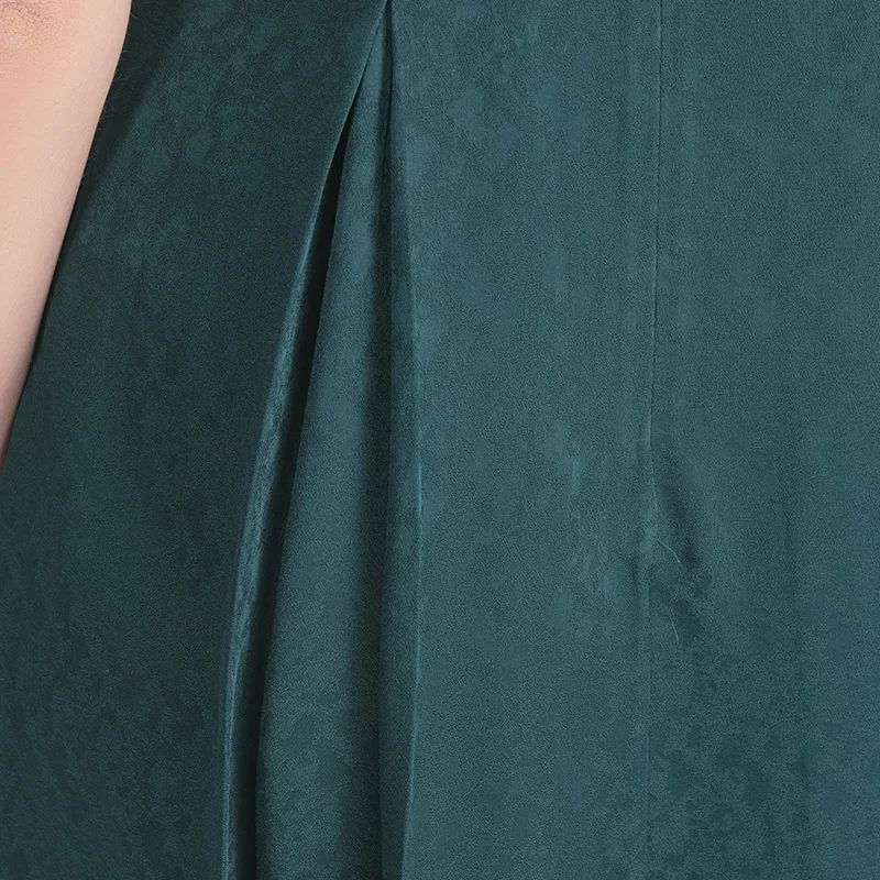 

VOA Silk 22m/m Green Jacquard V-neck Short-Sleeved Yuke Pleated Hem X-Type Waist Hugging Slimming Dress A10973