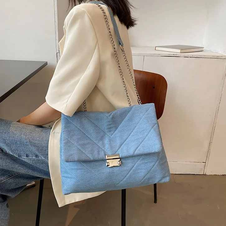 

Холщовые джинсовые женские сумки на плечо, большая вместительность, с цепочкой, дизайнерские женские сумки через плечо для 2022, трендовые су...