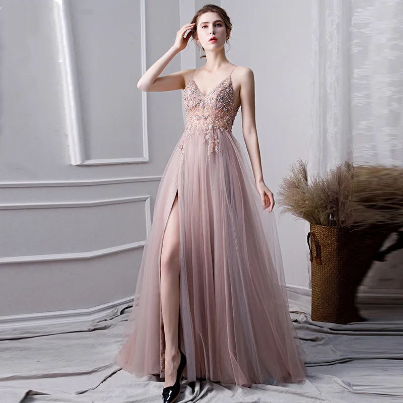 Женское платье на бретелях спагетти облегающее без рукавов с V образным вырезом и