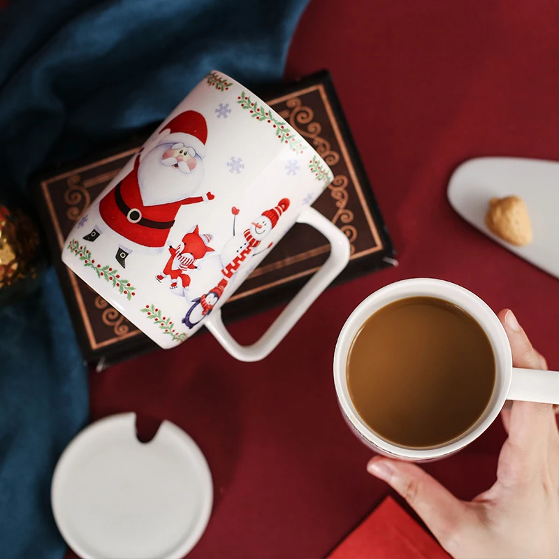 Женская керамическая кружка с ручкой мультяшным Санта-Клаусом симпатичная 400 мл