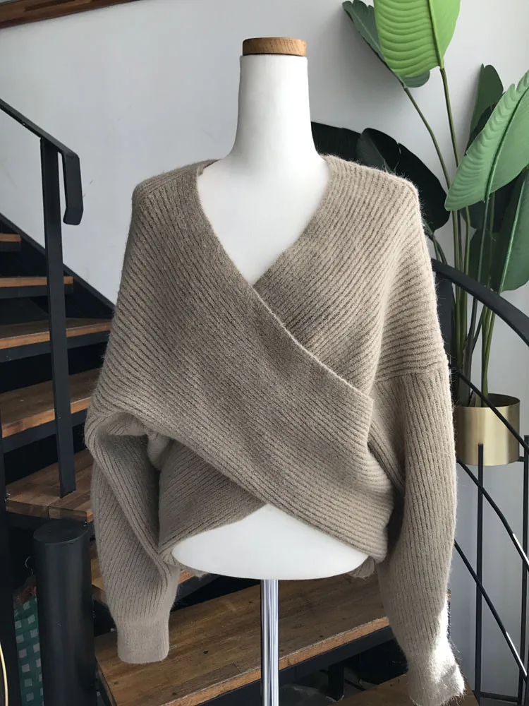 

2020 Autumn Winter V-neck Criss-Cross Knitted Sweater Solid Color Batwing Sleeve Soft Tops Women Warm All-match Pullovers