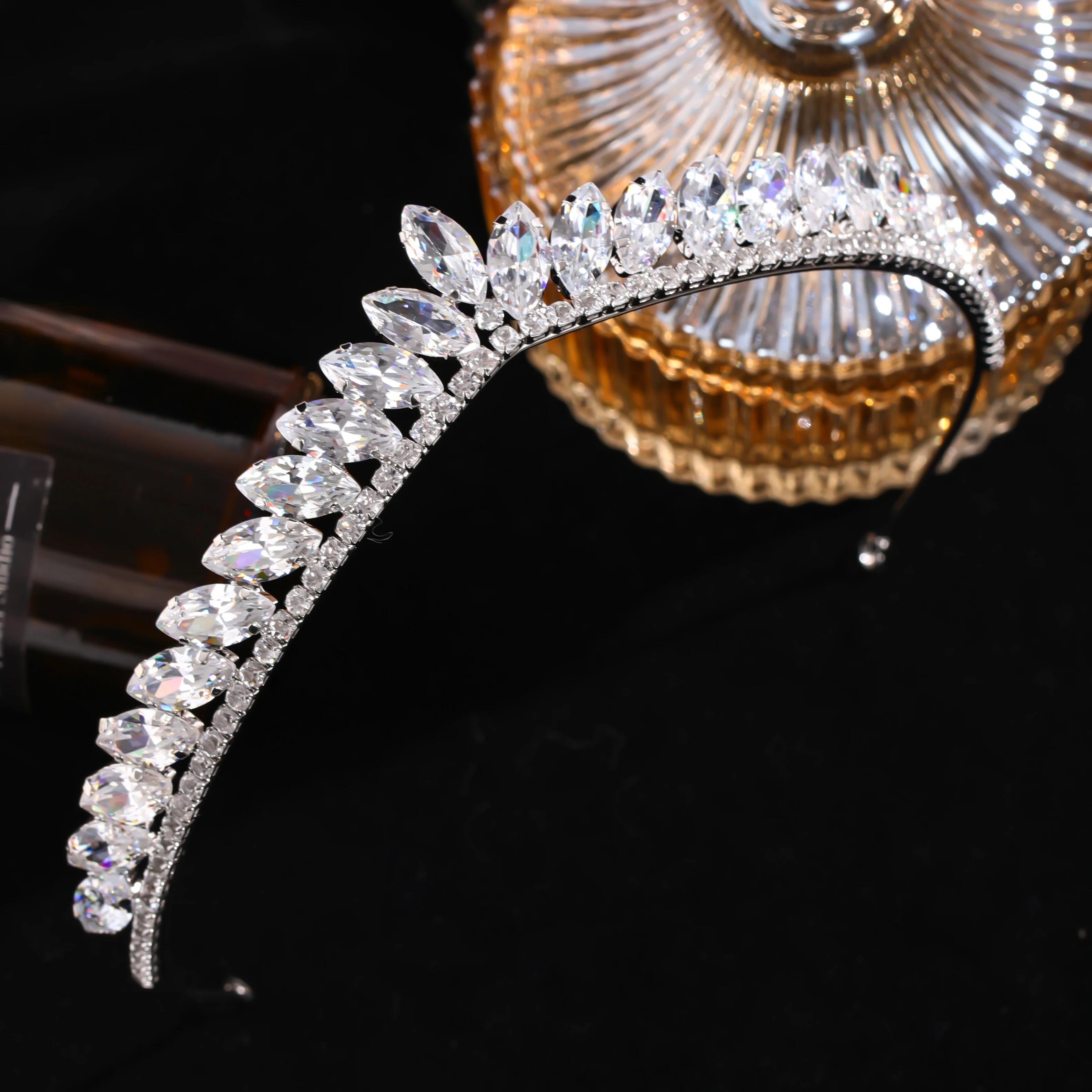 

Exquisite Crystal Rhinestone Crown Wedding Accessories Tiara Head Jewelry For Bride Princess Hairband Queen Diadem Silver Color