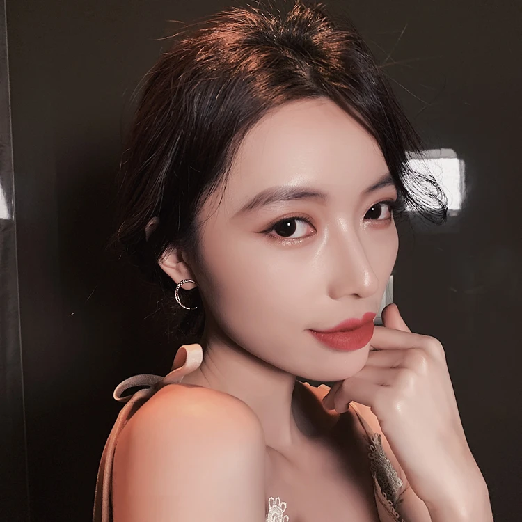 

2020 new star moon earrings Korean version asymmetrical high sense earrings fashion earrings Prevent Allergy exquisite ear nail