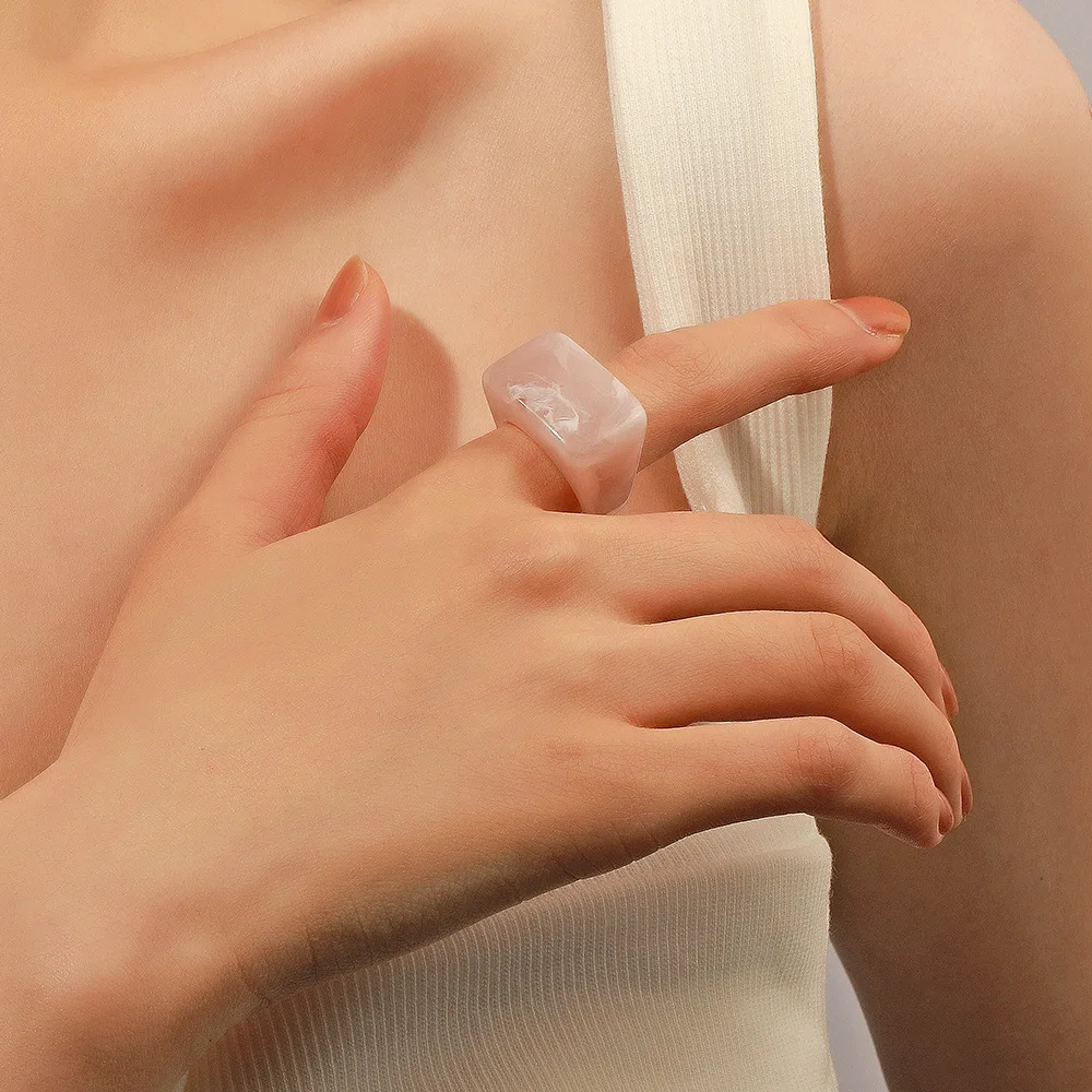 Женское акриловое кольцо простое из разноцветной смолы 2021|Кольца| |