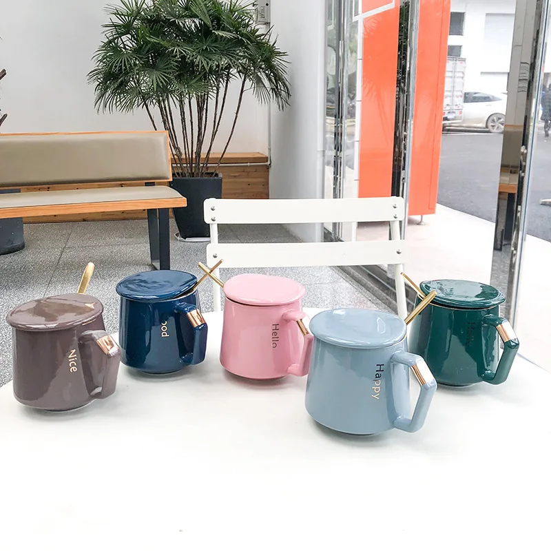 Простой расписанные золотом керамический Кофе стаканчик с крышкой для кубиков