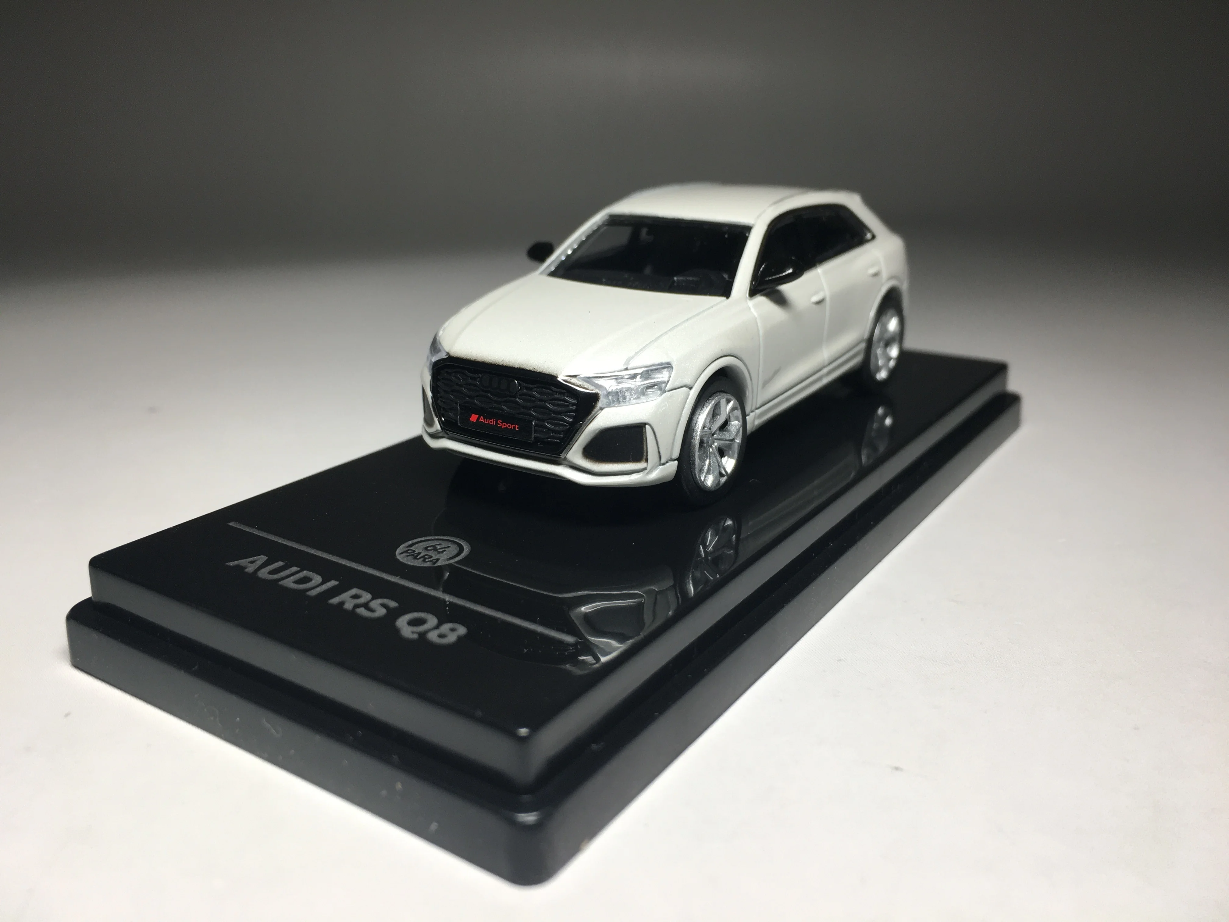

Para 1/64 RS Q8 PA-55174 Die Cast Model Car Collection Limited