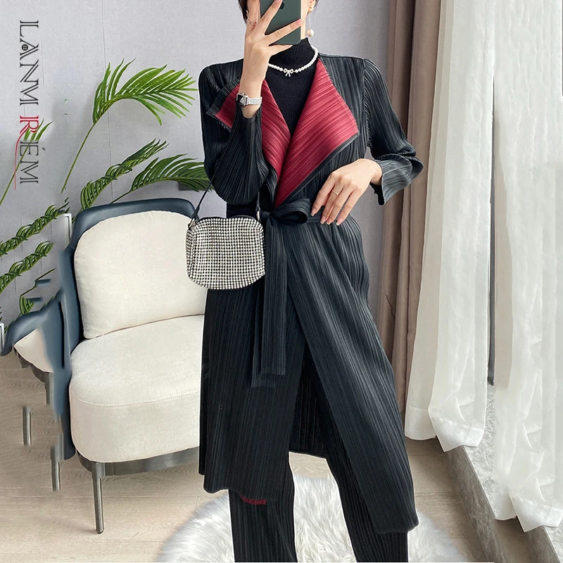 

LANMREM 2022 Autumn New Folds Cardigan Windbreaker Female Long Sleeve Color Matching Pleated Trench Women's Fashion 2W1653