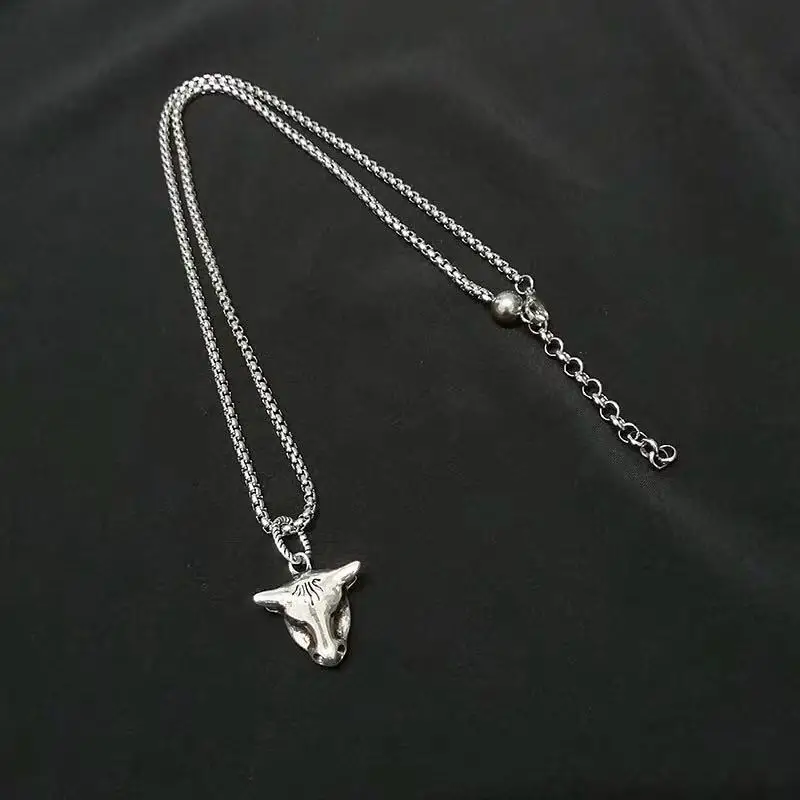 Wang Yibo с тем же стилем коровья голова ожерелье аксессуары дикий спортивный стиль